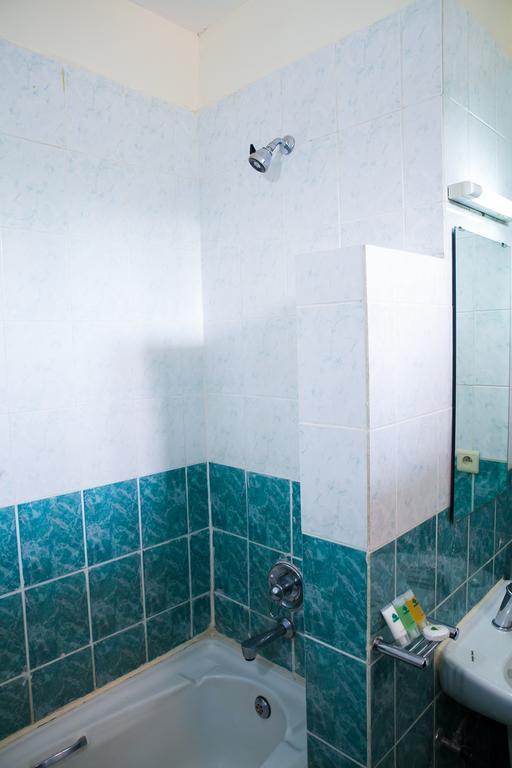 Gorillas City Centre Hotel Кигали Стая снимка