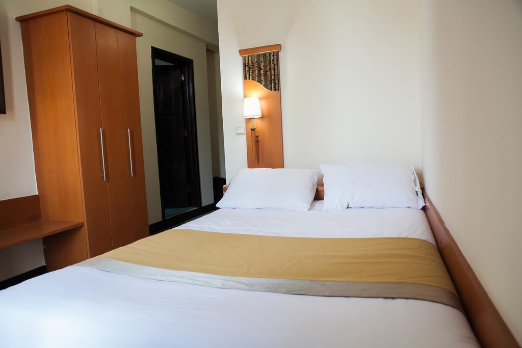 Gorillas City Centre Hotel Кигали Екстериор снимка