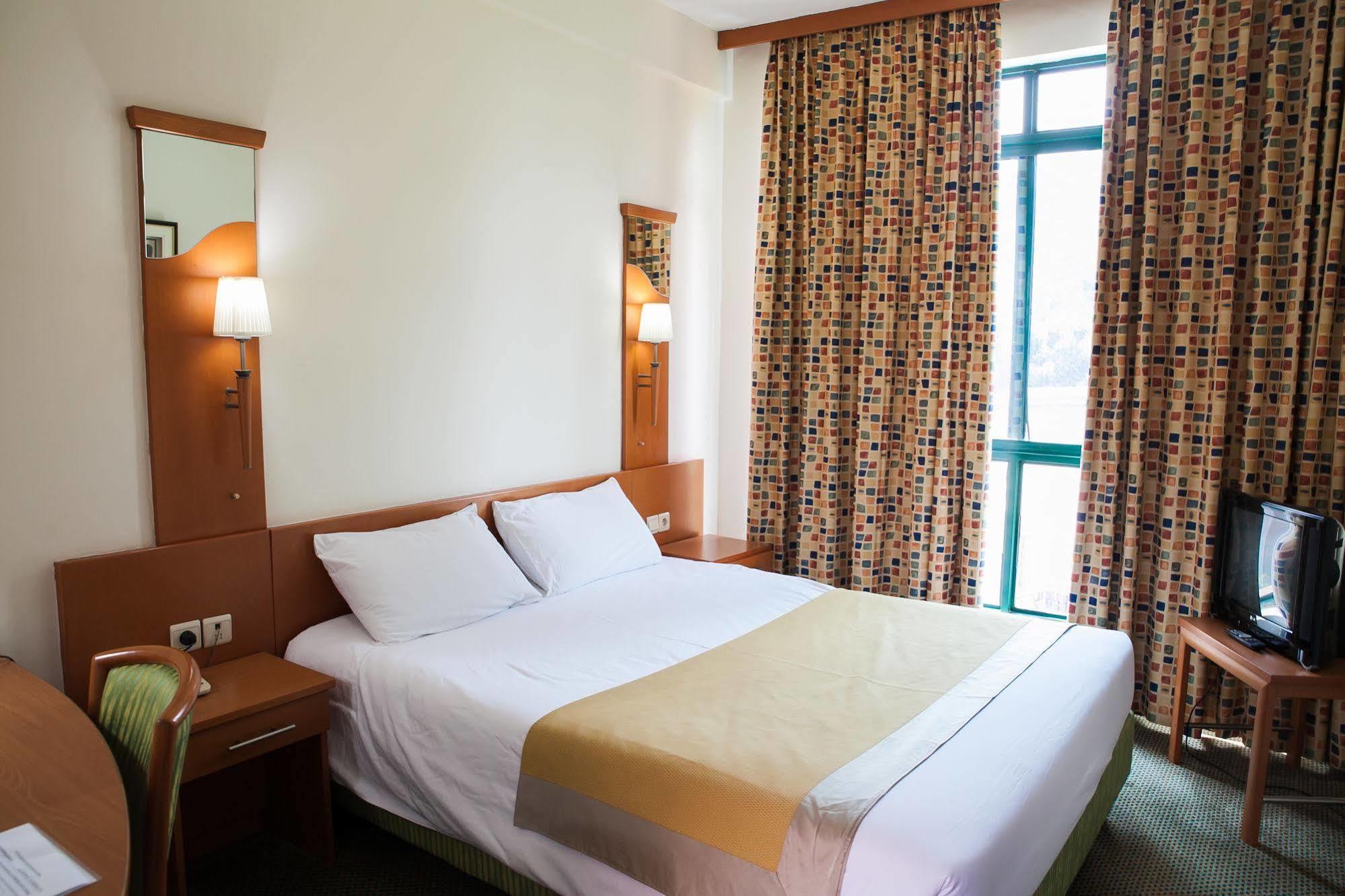 Gorillas City Centre Hotel Кигали Екстериор снимка